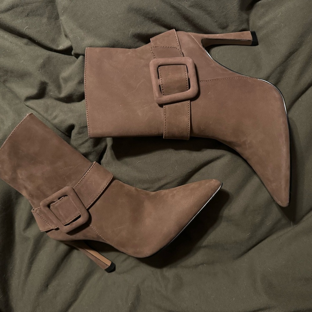NWOT Cecelia New York Pillar Boots
